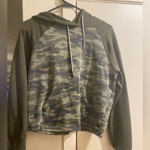 Camo crop top sweatshirt